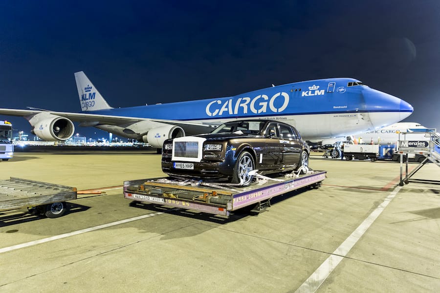 Így nyel el egy Boeing 8 vadonatúj Rolls Royce-t