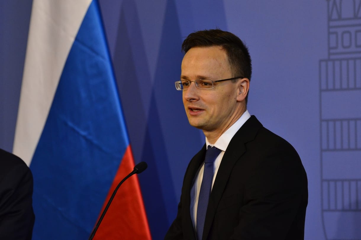 Most a Die Welttel állt le hadakozni Szijjártó