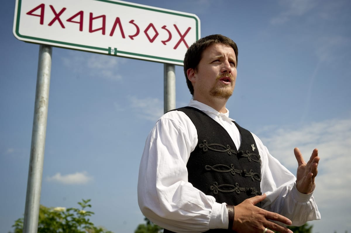 Békéscsabán is rovásírásos táblákat helyezett el a Jobbik