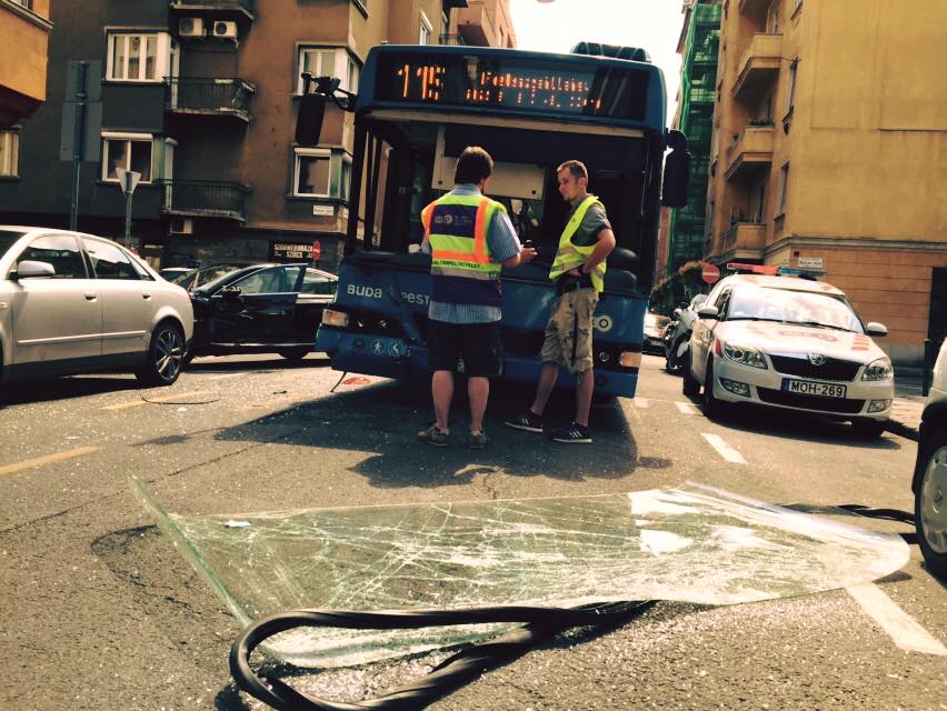 Fotó: Karambolozott a 15-ös busz Újlipótvárosban