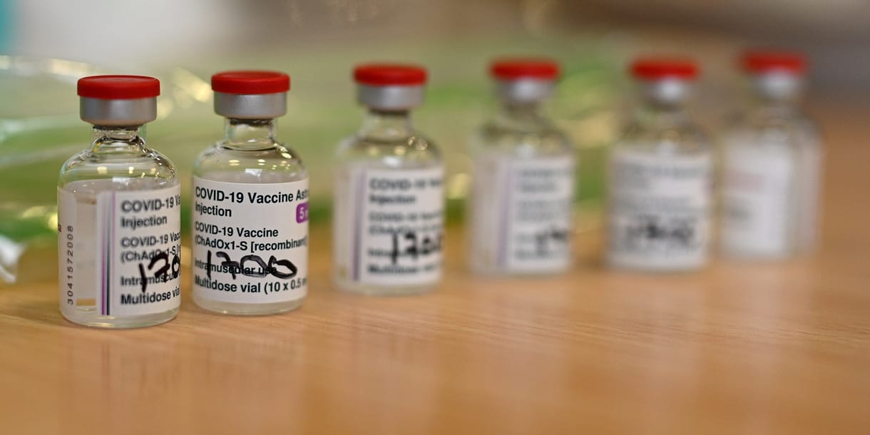 Spanyolországban nem használják az Oxford/AstraZeneca-vakcinát a legidősebbeknél