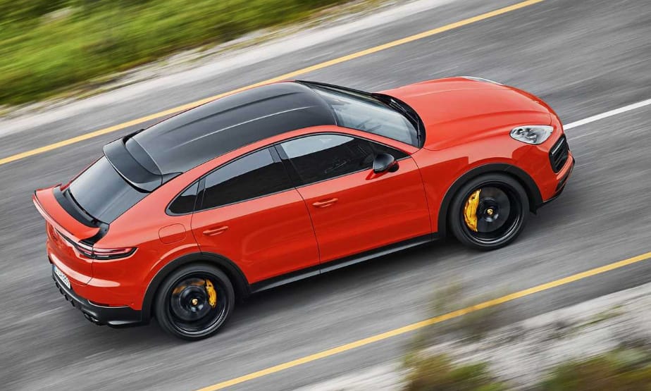 Videó: így gyorsul autópályán az új kupé Porsche Cayenne