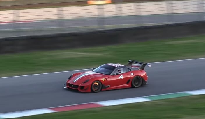 Egy csapatban így muzsikálnak a Ferrari XX-es modelljei - videó