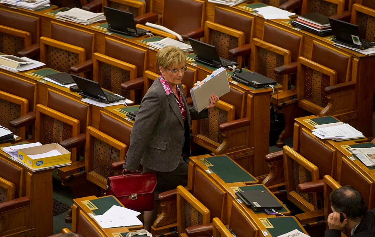 Hoffmann ma napirend előtt kér szót