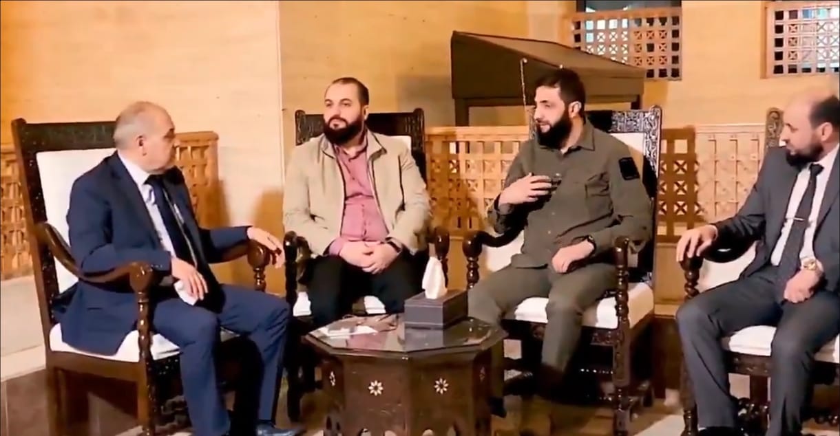 Szíria miniszterelnöke beleegyezett, hogy átadja a hatalmat a lázadóknak