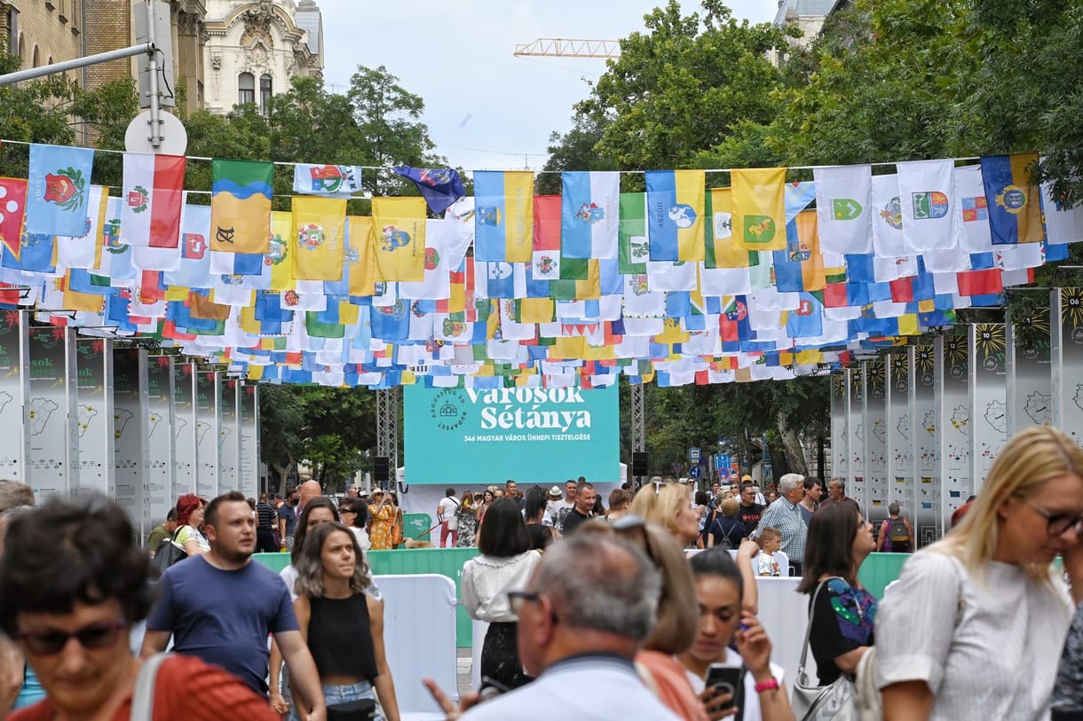 Közel száz embert kellett ellátniuk tegnap a mentőknek Budapesten