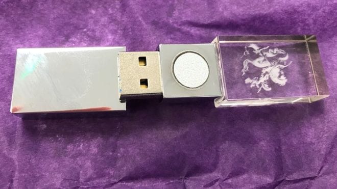 Ez az USB-kulcs állítólag megvéd az 5G-től, de nehogy megvegye, átverés az egész