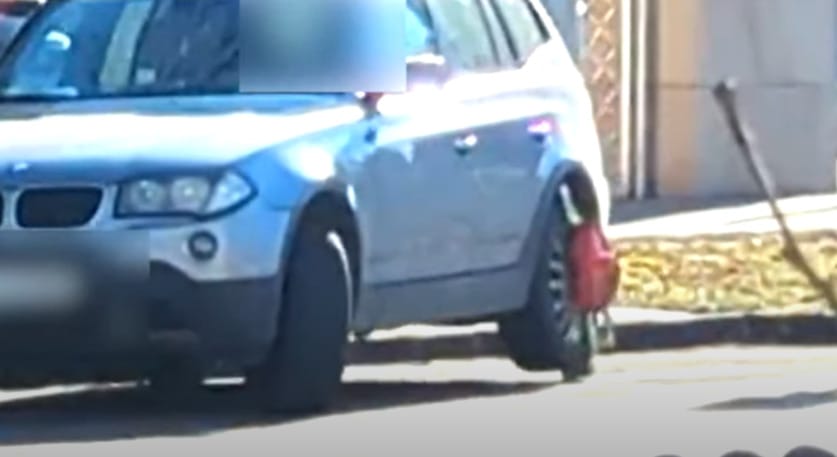 Videón, ahogy a kerékbilinccsel együtt indult el egy BMW a Fehérvári úton