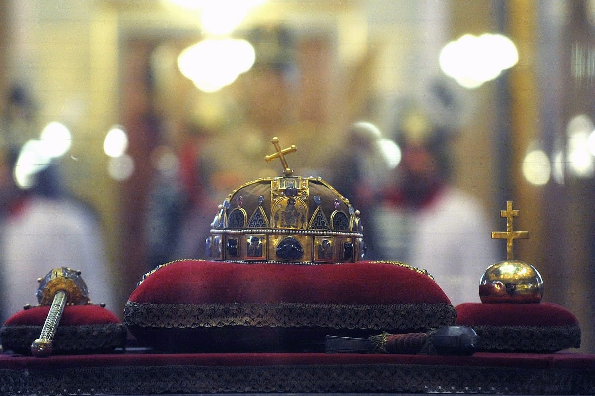 Nemzeti Honvéd Díszegység őrzi mától a Szent Koronát - fotógaléria