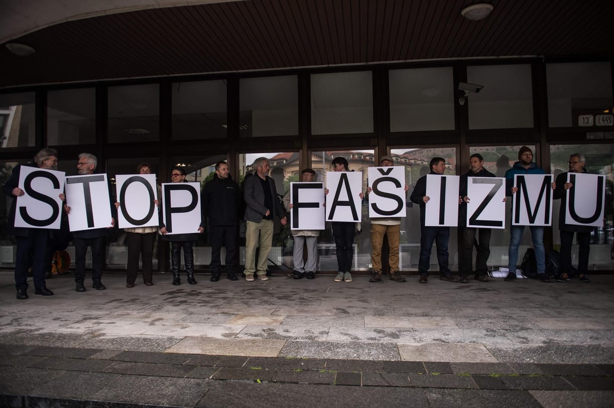 Szeretettel Pozsonyból: A karácsonyi üdvözlet a szélsőjobb megerősödéséről szól