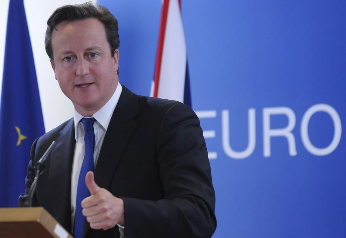 Belpolitikai feszültség lett Cameron EU-vétójából