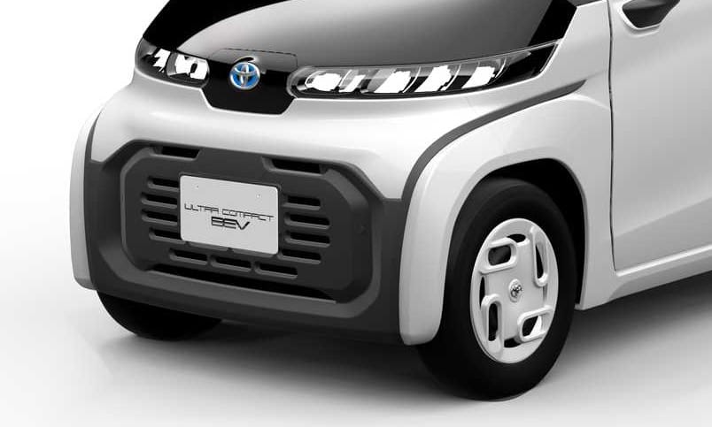 Itt a Toyota szupermini villanyautója, ami mellett még a Smart is hatalmas
