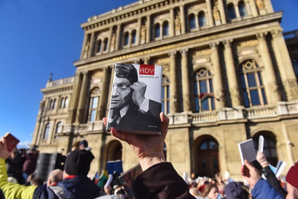 Terelés, a racionális vita megakadályozása – elemezték a kormány kommunikációját MTA-ügyben