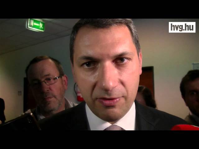 Lázárt újra beperelik külföldi útja miatt