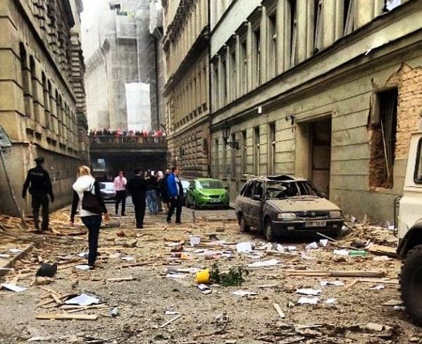 Fotók: óriási robbanás rázta meg a prágai belvárost