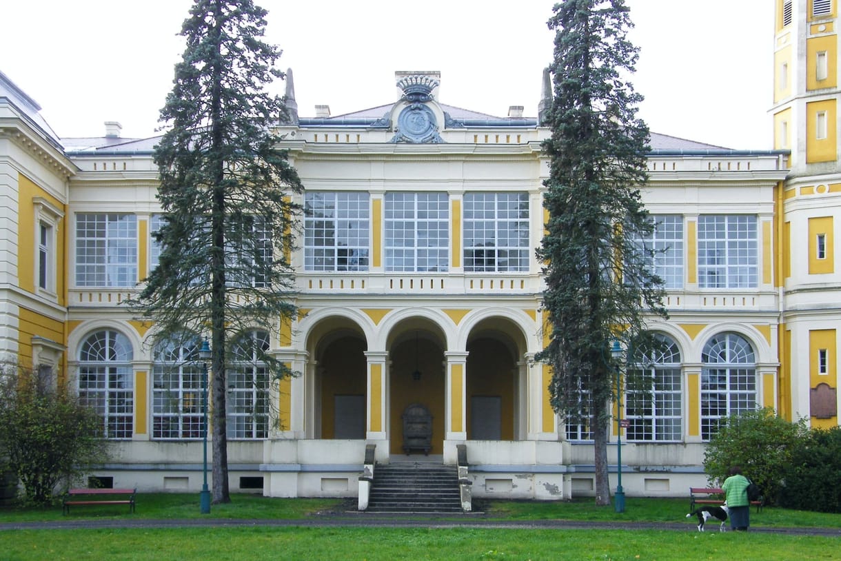 A magyarokat a járvány sem tartja vissza, ostromolják a várakat