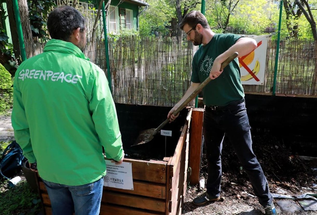 Lebomlóként árult zacskókat komposztálnak, hogy kiderüljön, tényleg elbomlanak-e
