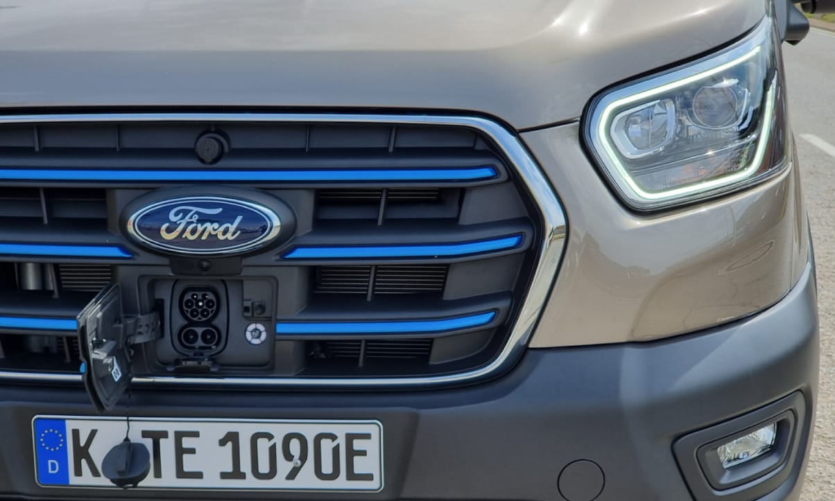 Zéró gázolaj, maximális hatékonyság: teszten az új elektromos Ford Transit