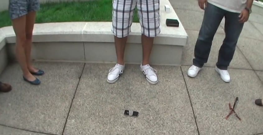 Törésteszt: iPhone 4S vs Galaxy S II [videó]