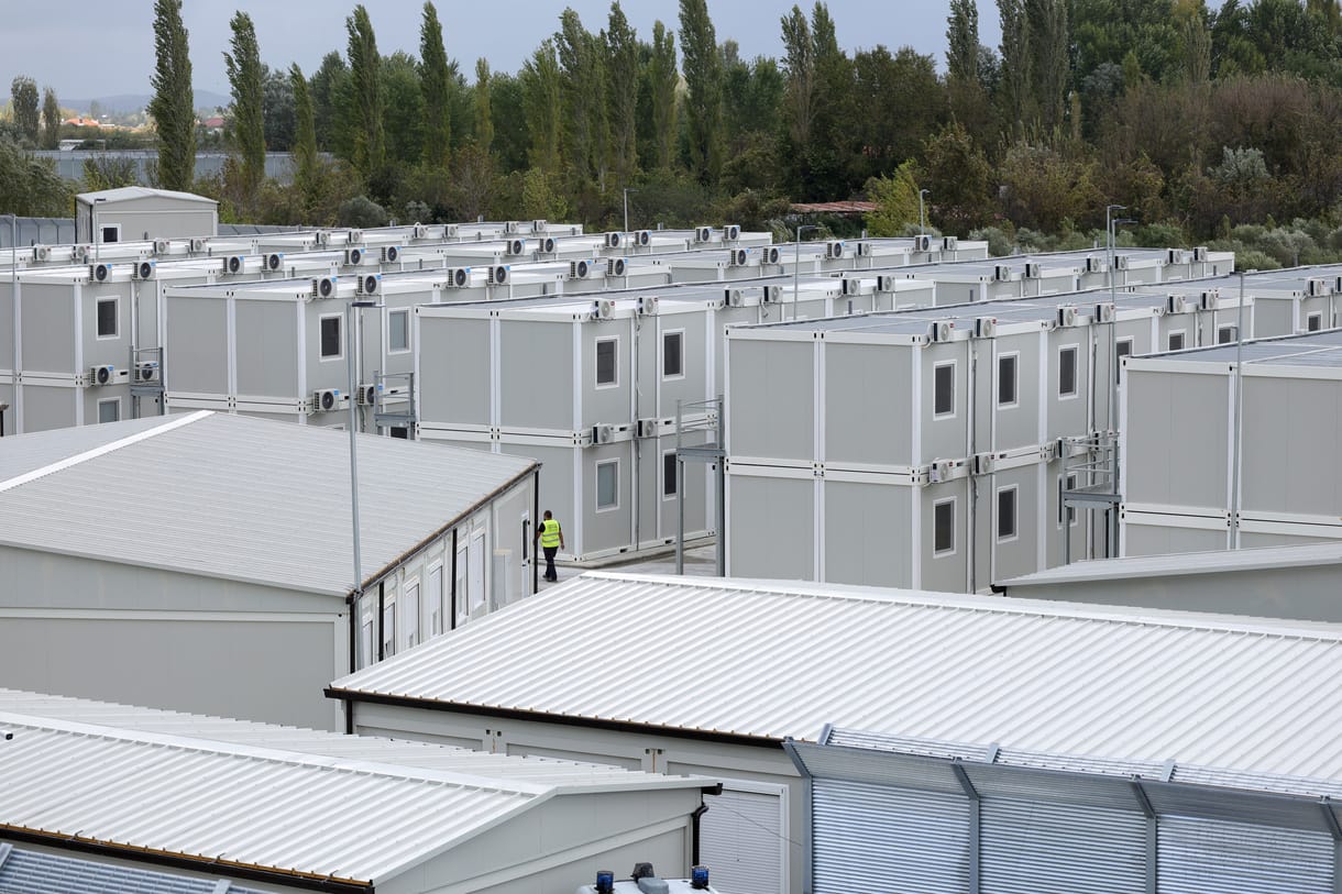 Olaszország nyitott két új migránstábort – Albániában