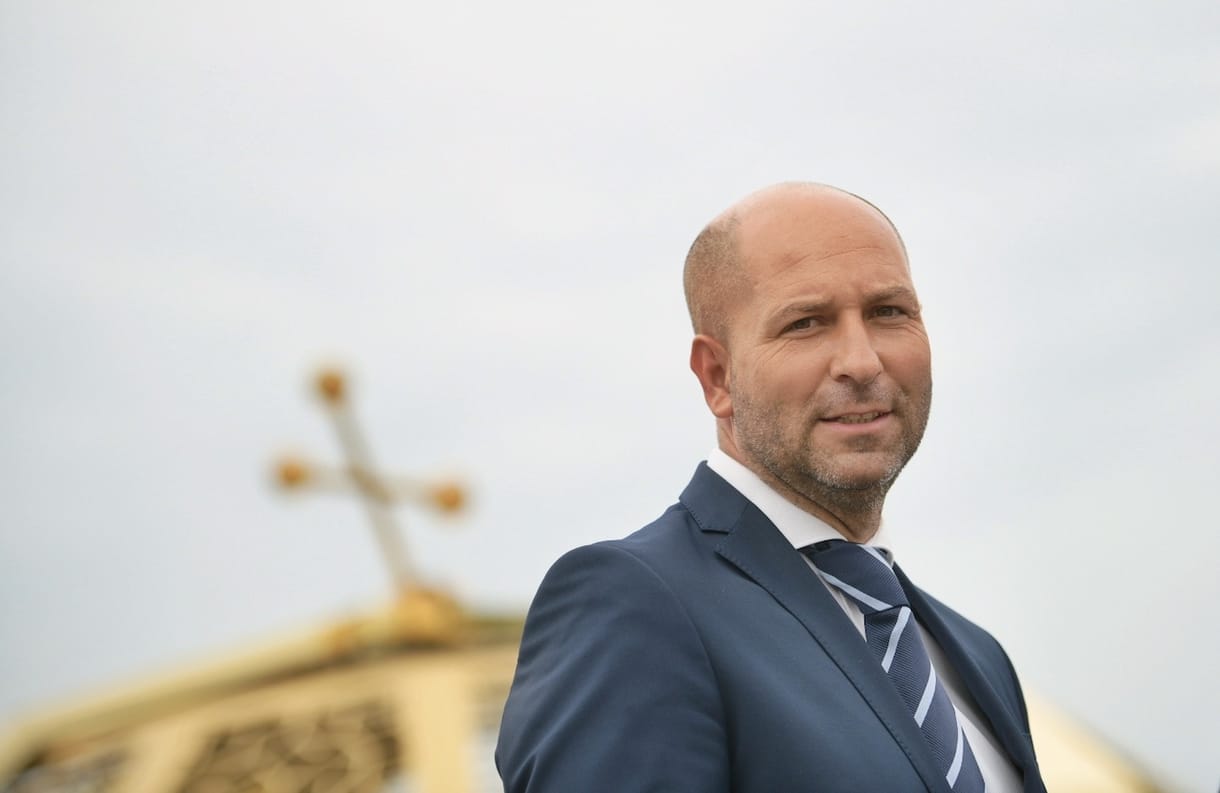 Körözik Szabó Bálint szegedi önkormányzati képviselőt, aki a 