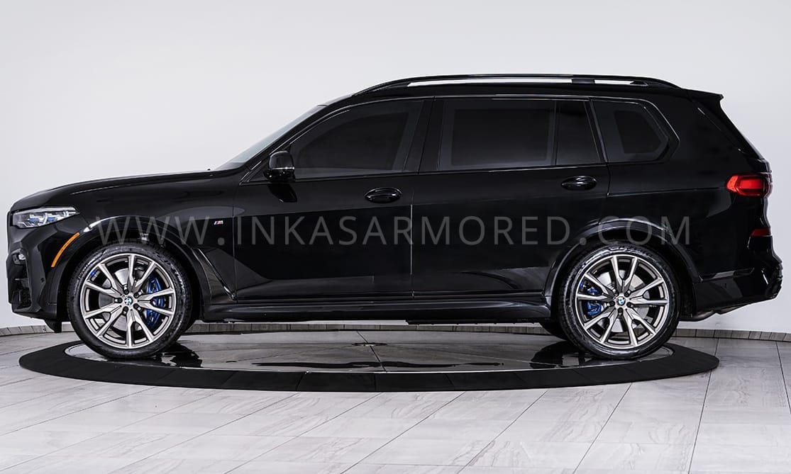 Kézigránáttól is véd a golyóálló új BMW X7