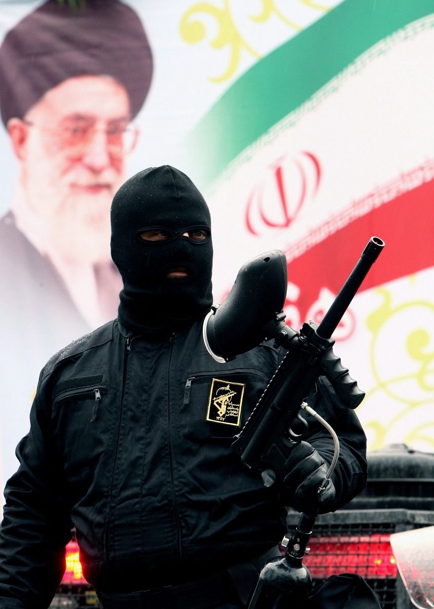 Irán szűkíti kapcsolatait Londonnal, és a NATO-t is fenyegeti