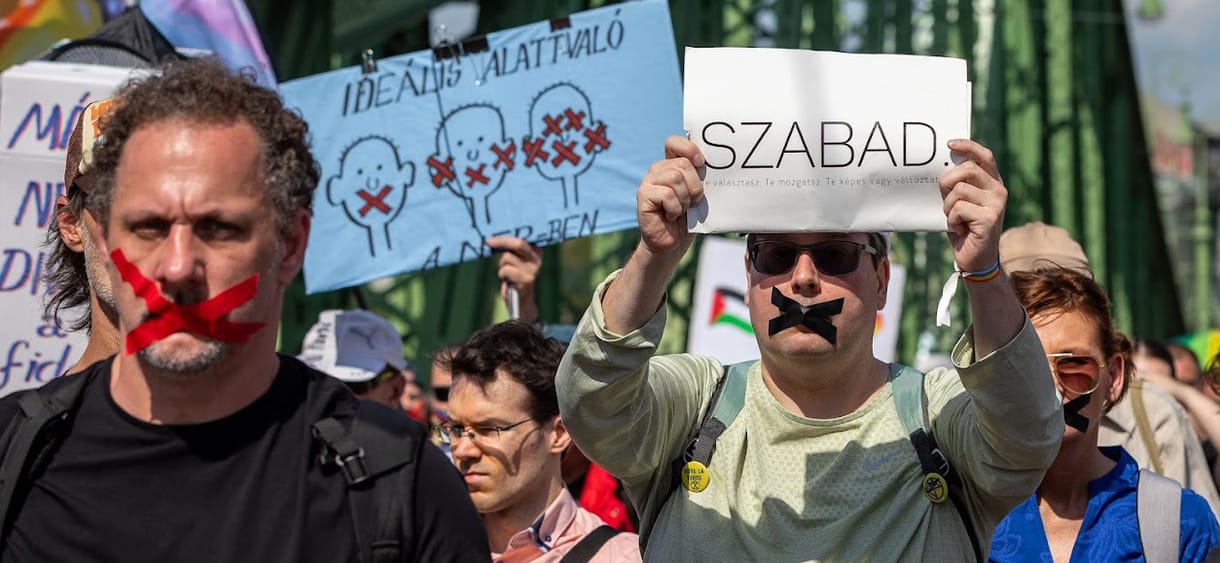 Le Monde: A magyar sajtó a hatalom ellenőrzése alatt áll