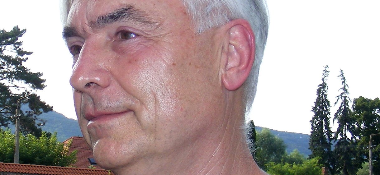 Kalapács és zászlók – Szombathy Bálint, a magyar neoavantgárd kulcsfigurája emlékére