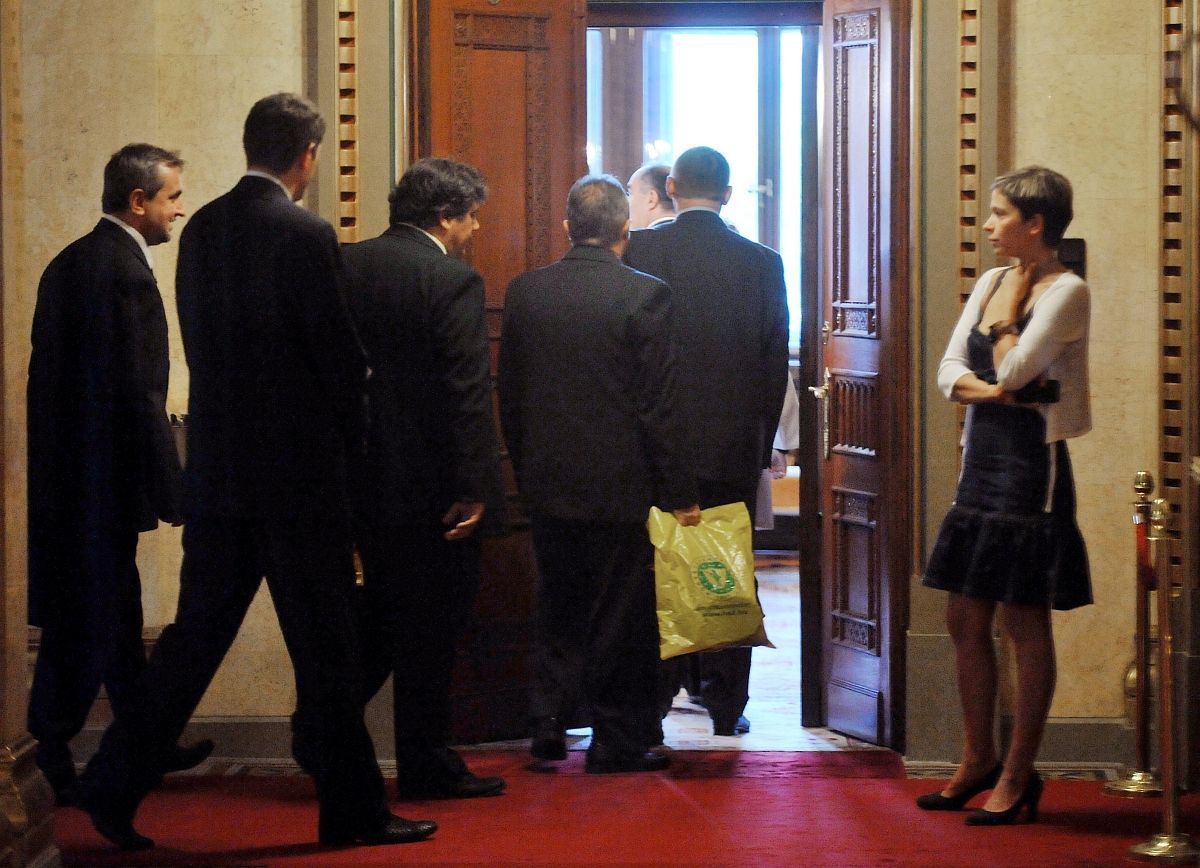 Már egyeztetnek a kiválasztott rendvédelmisek Orbánnal