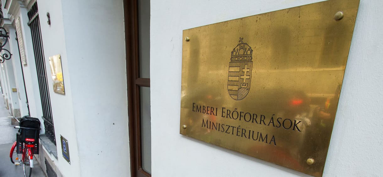 Népszava: Két helyettes államtitkár is távozik az Emmitől