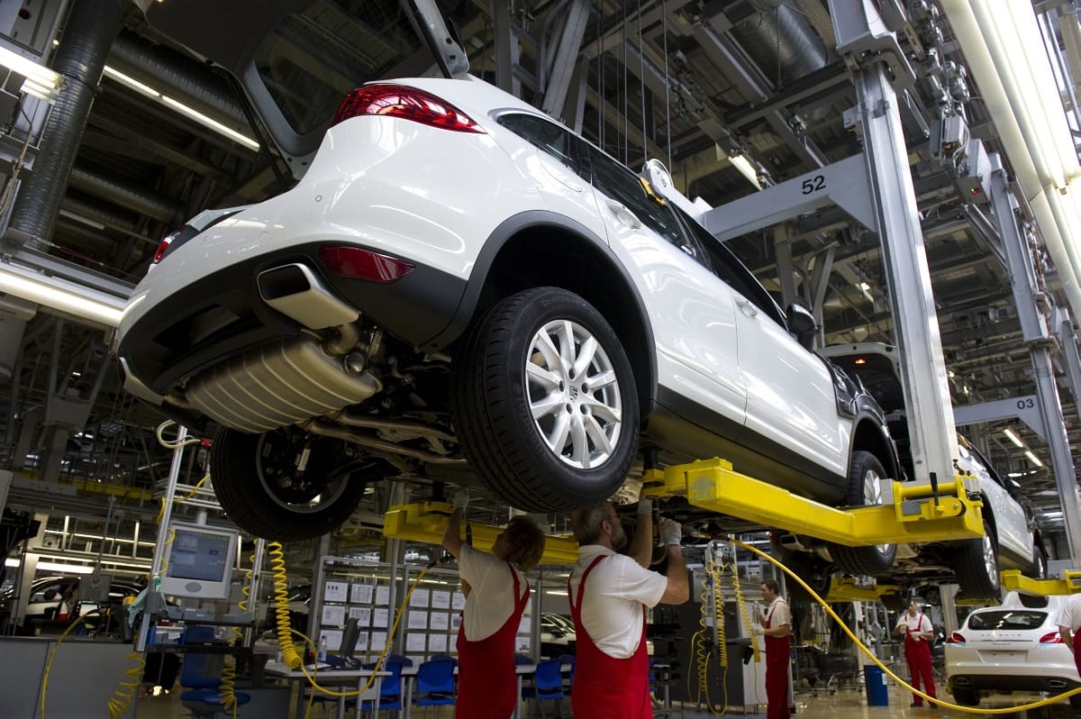 Már megint a Volkswagen: most 91 800 balesetveszélyes autót hívnak vissza
