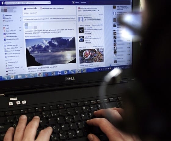 Észrevette már? Mi az a vékony csík a Facebook-chat tetején?