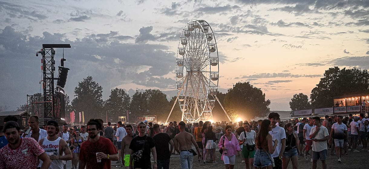Kizuhant az óriáskerékből egy fesztiválozó a Balaton Soundon