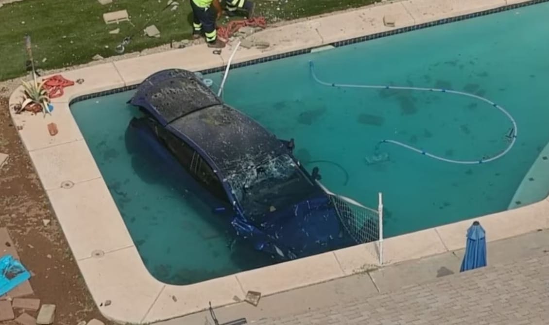Mint a filmeken: Medencében kötött ki egy Tesla – videó