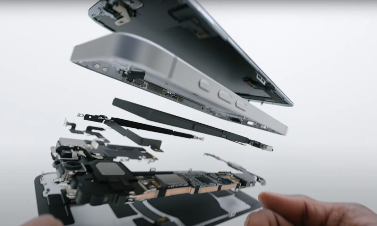 Szétkapták az iPhone 16e-t, több meglepetés is van a hátlap alatt