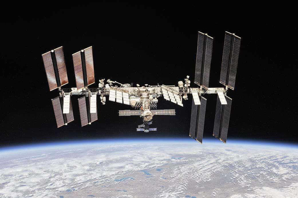 Élő adásban közvetített vészhelyzetet a NASA a Nemzetközi Űrállomásról, kiderült, csak gyakorlatoztak
