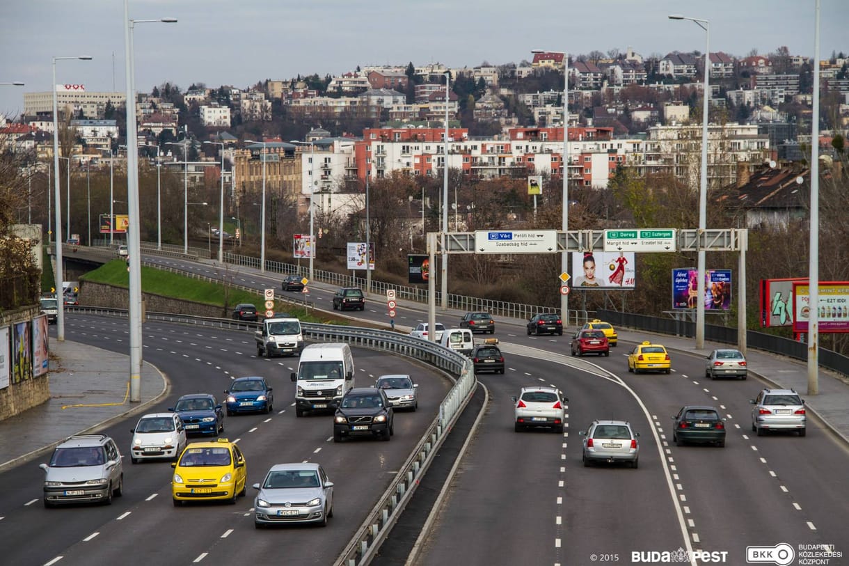 Négyes karambol volt a Budaörsi úton