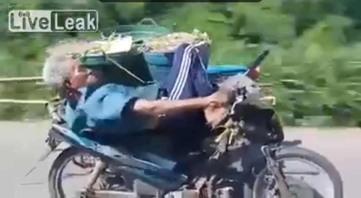 Nincs lazább motoros a világon ennél a kambodzsainál – videó