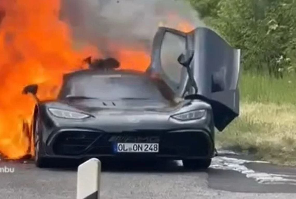 Porig égett egy F1-motoros utcai hiperautó – videó