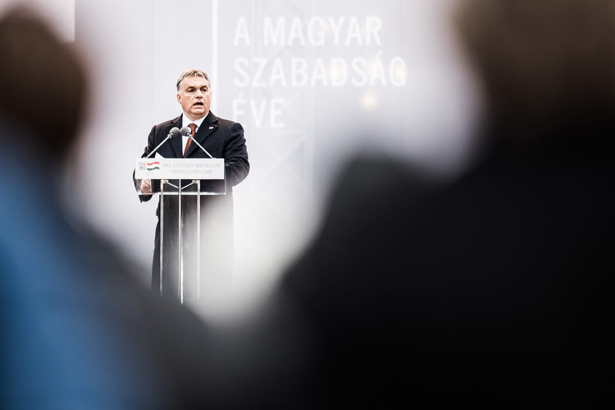 Magyarország a demokrácia és a diktatúra közötti szürke zónában van