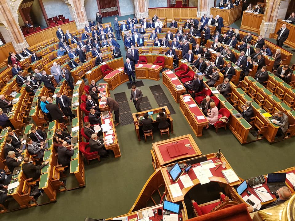 Leszavazta a Fidesz, hogy állami segítséget nyújthassanak SMA-s gyerekeknek