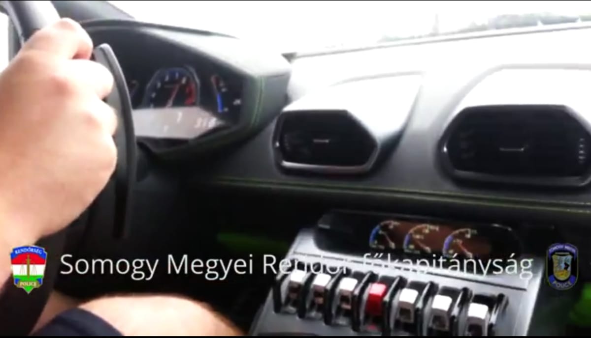 Videó: Ronccsá törte Lamborghinijét a 336-tal száguldozó sofőr az M7-esen