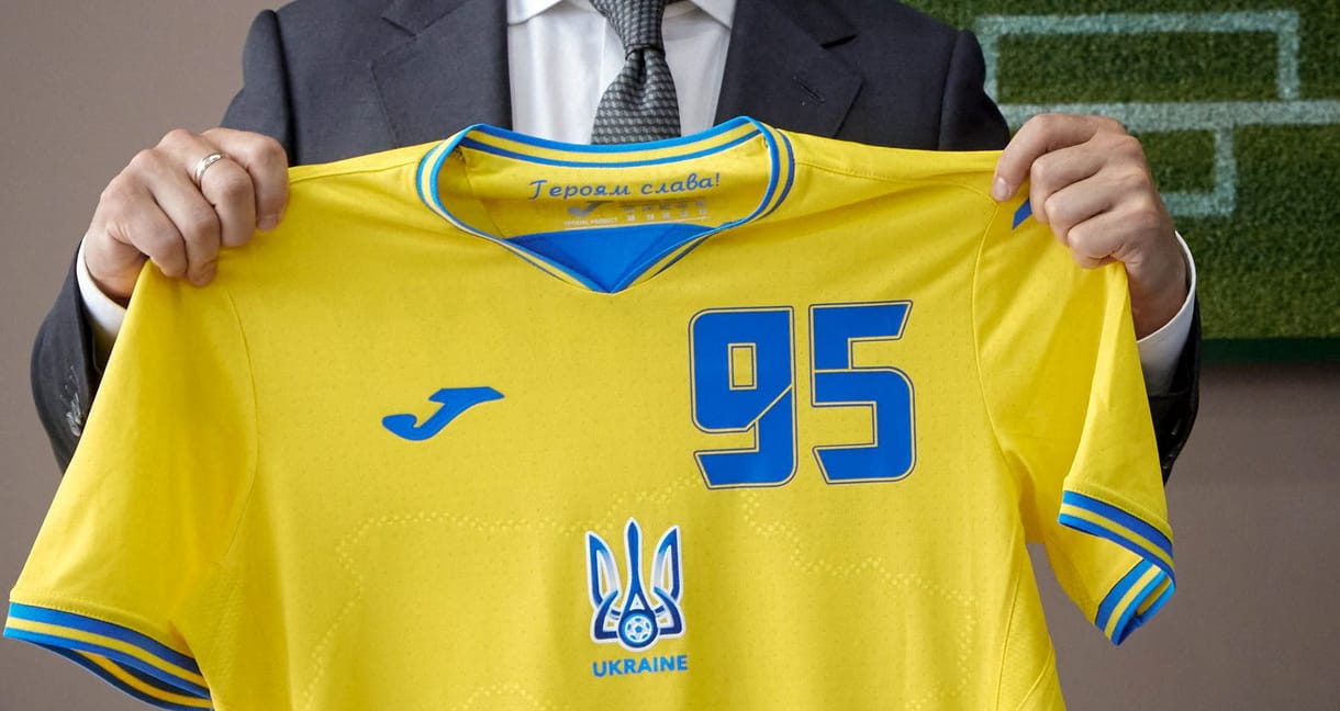 Maradhat a Krím az ukrán mezen, egy szlogent azonban el kell tüntetni róla