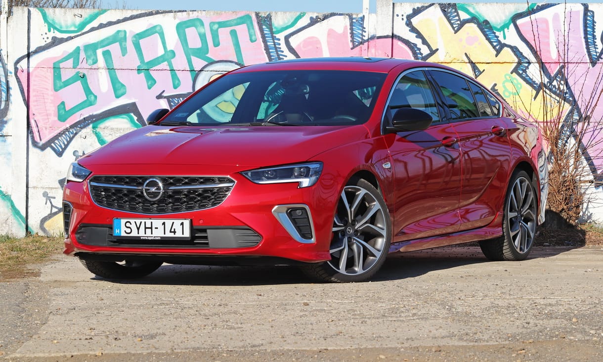 Mennyire izgalmas egy új Opel Insignia GSi 2022-ben? Kipróbáltuk!