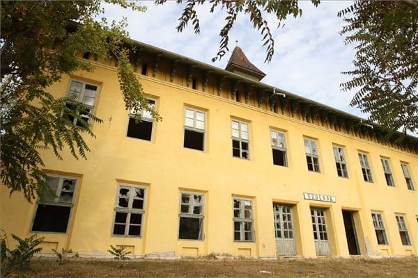 Potom pénzért vehetünk magyar indóházat