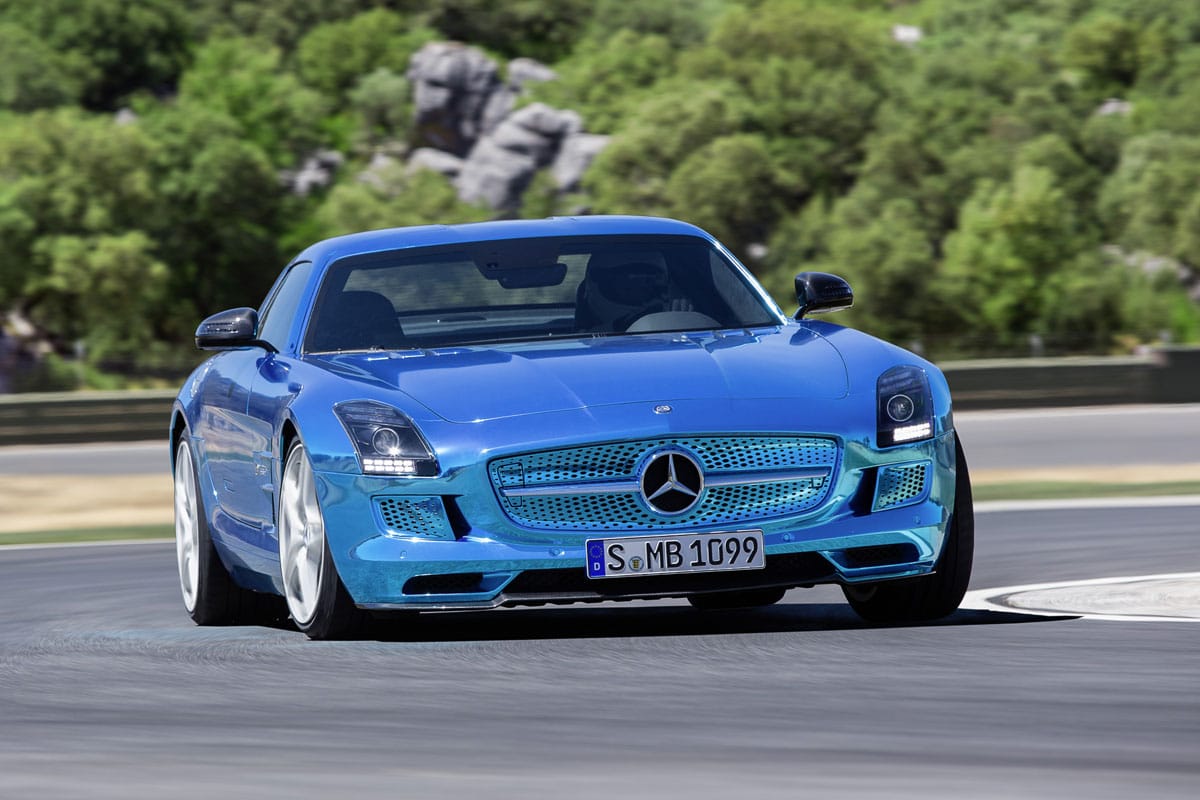 Mercedes SLS-electric: 11 hangszóró adja a motorhagot