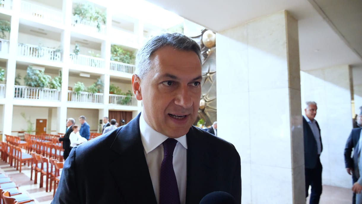 Megduplázták Lázár János helyettes államtitkárainak a számát