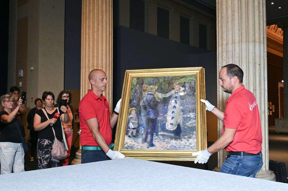 „Szinte zavarban vagyunk” – megérkezett a Szépművészetibe Renoir A hinta című festménye