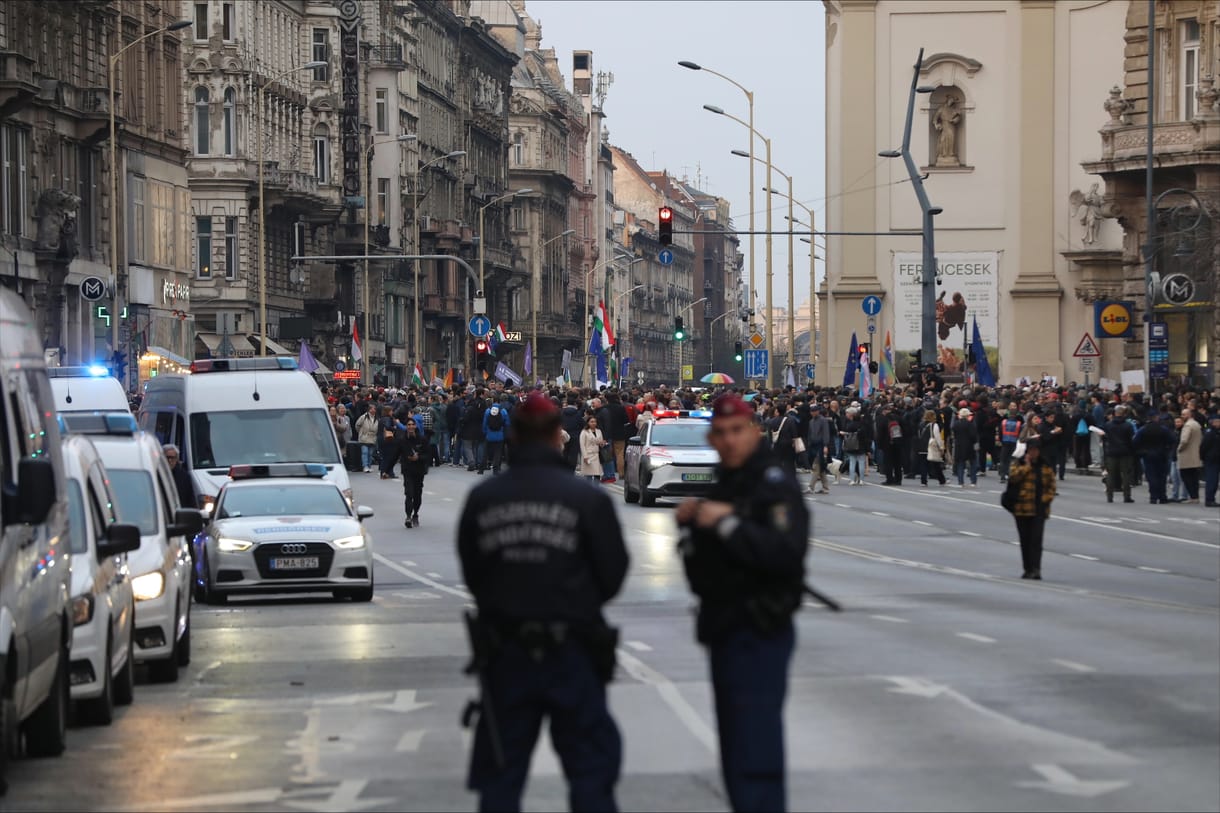 Nagyon megvertek egy tüntetőt kedden Budapesten, a rendőrség is nyomoz